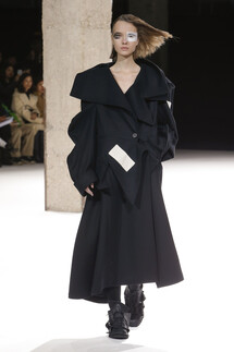 Yohji Yamamoto Fall 2018 Ready-to-Wear , Ёдзи Ямамото осень зима 2018 , Fashion show , неделя моды в Париже , PFW , Mainstyles